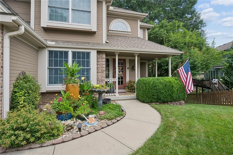 1721 Parkside Dr, Liberty, MO 64068