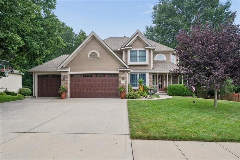 1721 Parkside Dr, Liberty, MO 64068