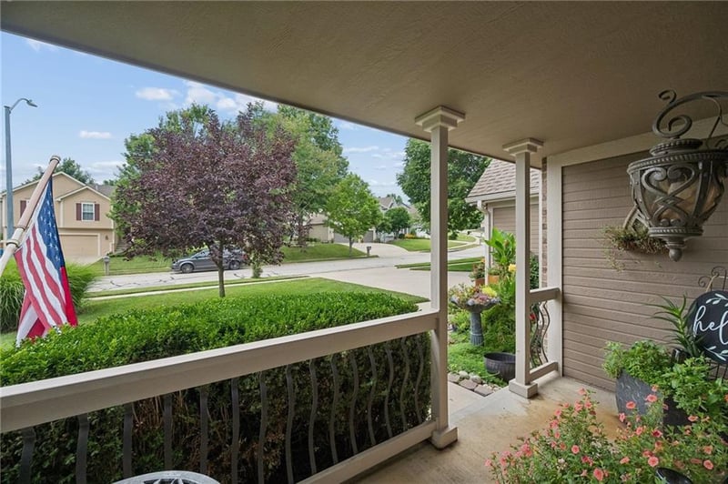 1721 Parkside Dr, Liberty, MO 64068