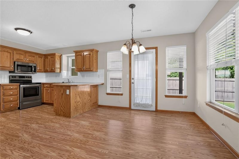 1116 Granada Dr, Raymore, MO 64083