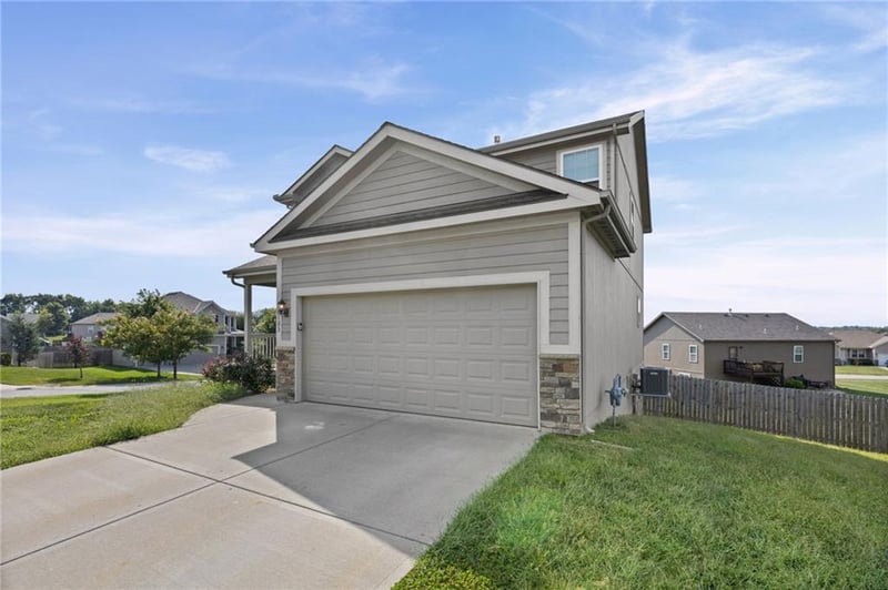 26103 W 141st Ter, Olathe, KS 66061