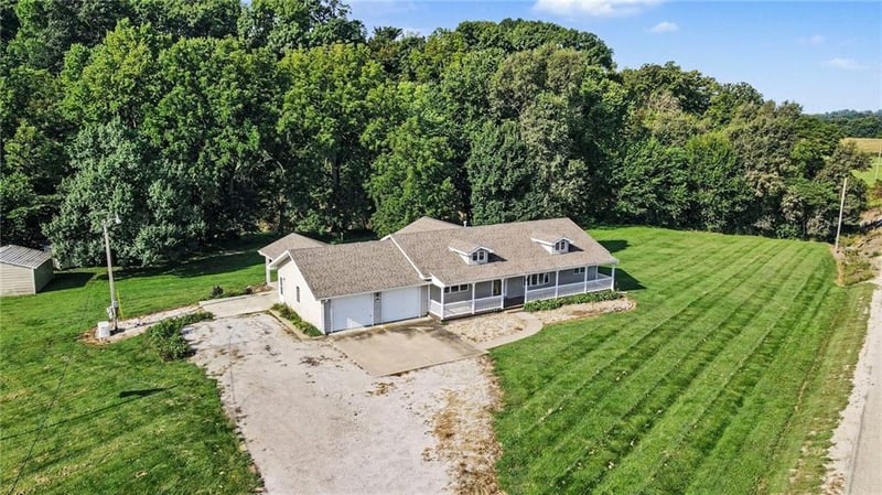 1039 225th Rd, Troy, KS 66087