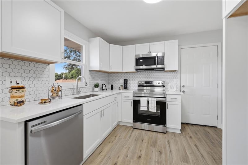 8607 E 83rd St, Raytown, MO 64138