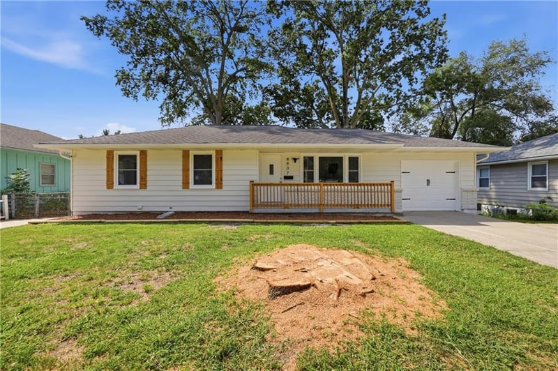 8607 E 83rd St, Raytown, MO 64138