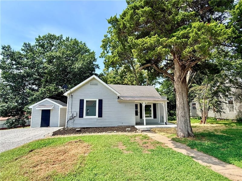 422 S Mulberry St, Warrensburg, MO 64093