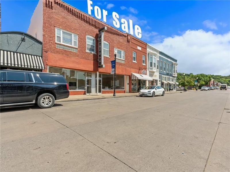 110-114 E Broadway Ave, Excelsior Springs, MO 64024