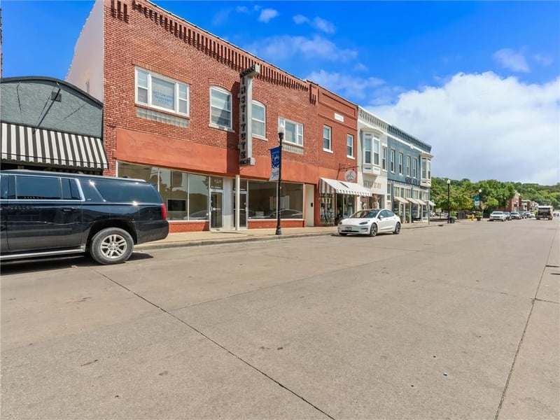 110-114 E Broadway Ave, Excelsior Springs, MO 64024