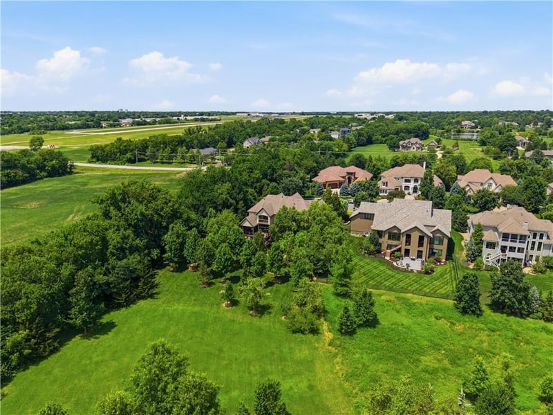 12715 W 160th Ter, Overland Park, KS 66221