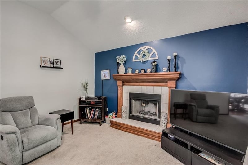 717 SE Pierre Ct, Lee's Summit, MO 64063