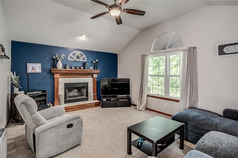 717 SE Pierre Ct, Lee's Summit, MO 64063