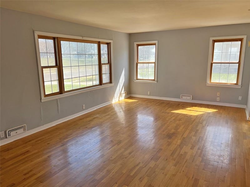 710 Bridge St, Sweet Springs, MO 65351