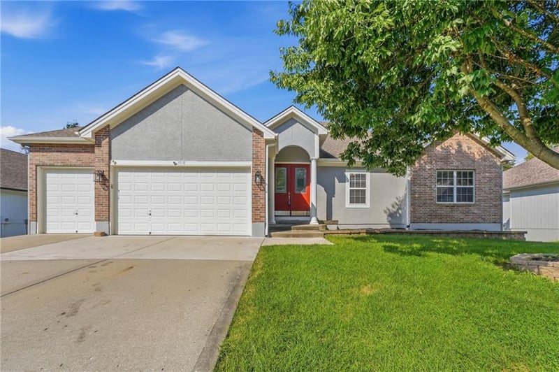 1018 N Old Mill Rd, Independence, MO 64056