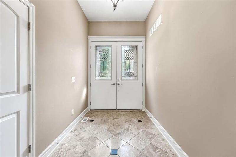 1018 N Old Mill Rd, Independence, MO 64056