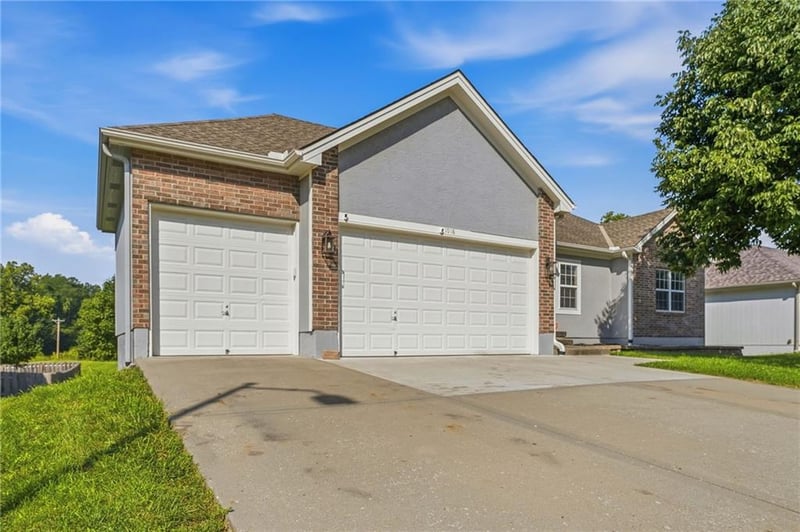 1018 N Old Mill Rd, Independence, MO 64056