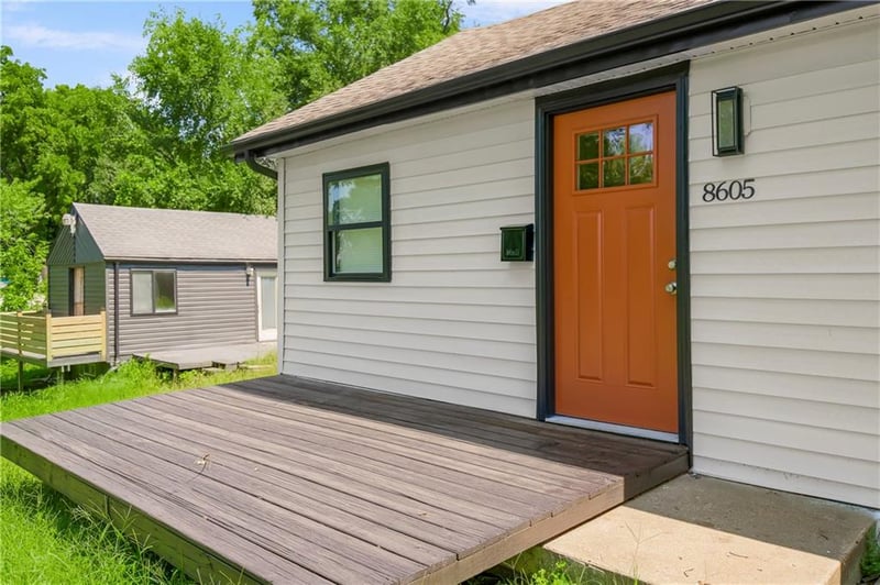 8605 Wayne Ave, Kansas City, MO 64131