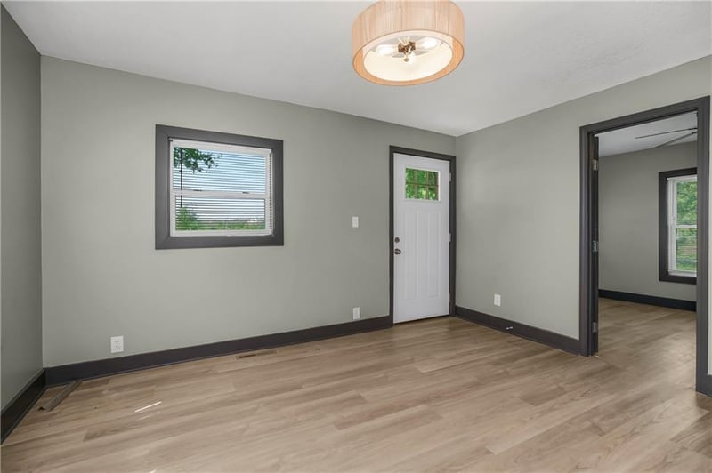 8605 Wayne Ave, Kansas City, MO 64131