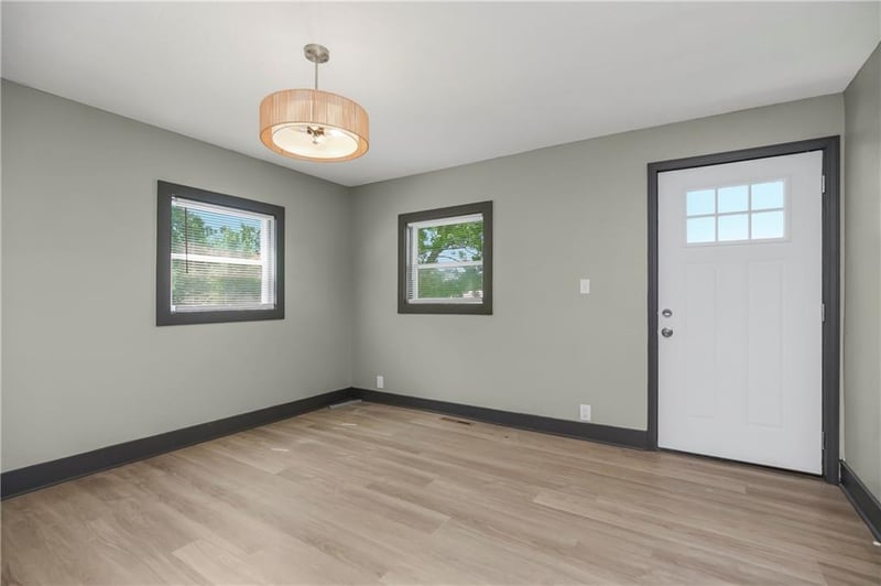 8605 Wayne Ave, Kansas City, MO 64131