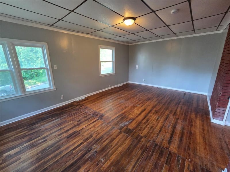 2425 S 15th St, St Joseph, MO 64503
