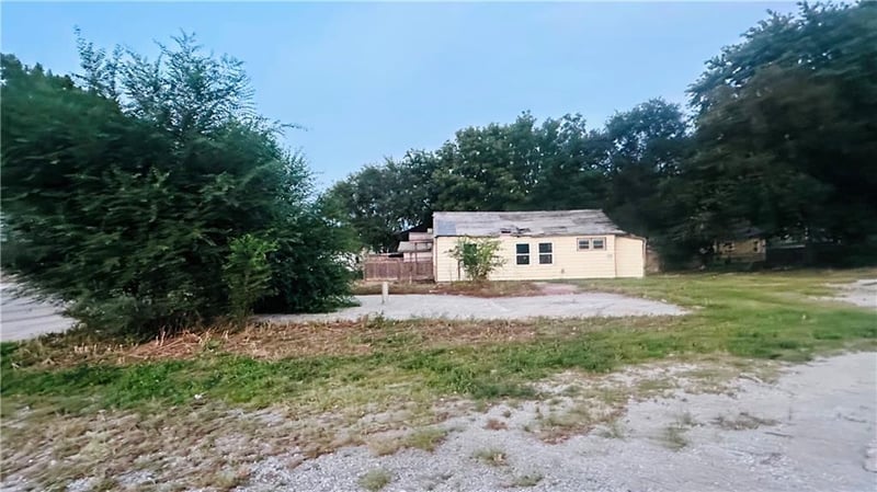 10901 E Truman Rd, Independence, MO 64052