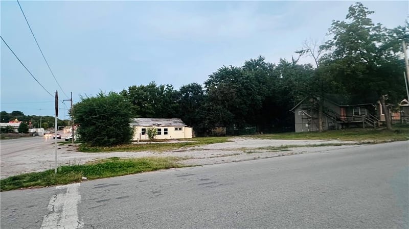 10901 E Truman Rd, Independence, MO 64052