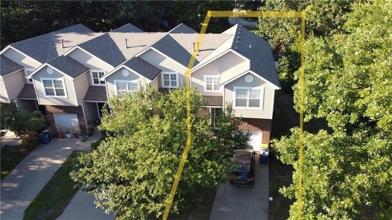 8822 Timber Creek Ln, Pleasant Valley, MO 64068