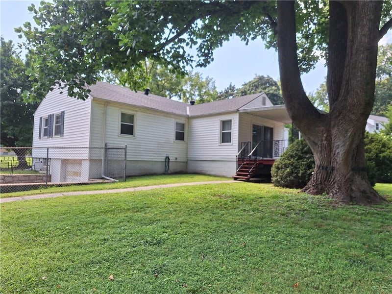 10214 E Sheley Rd, Independence, MO 64052