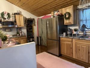 708 Wood Ave, Salina, KS 67401
