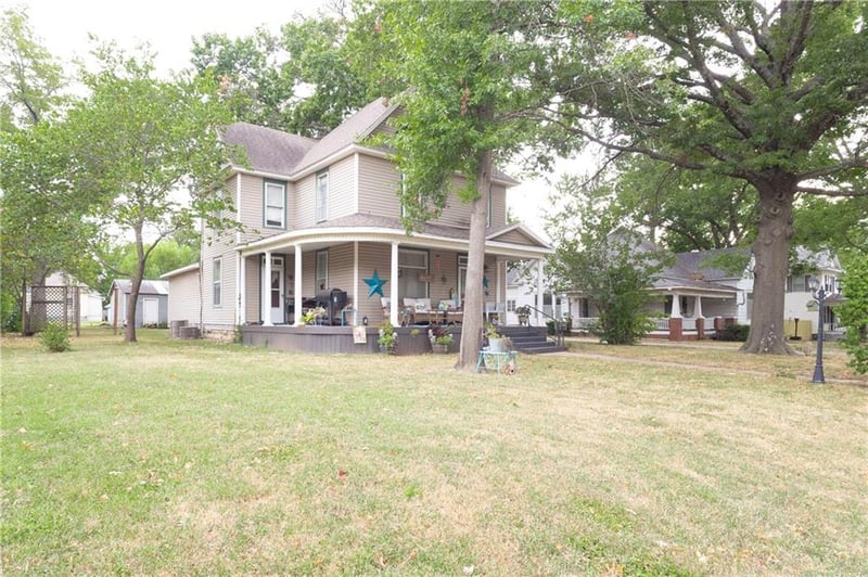 825 Main St, Cherryvale, KS 67335