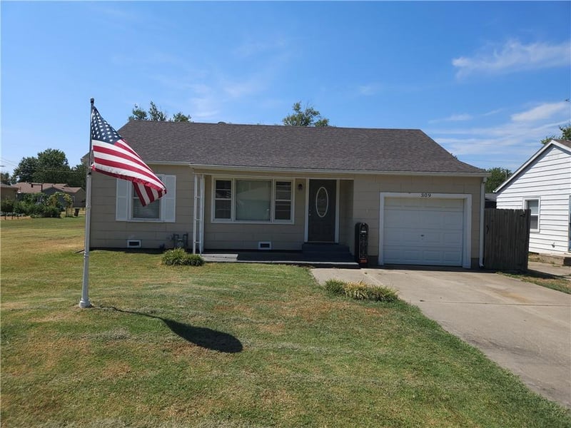 309 S Rutter Ave, Chanute, KS 66720