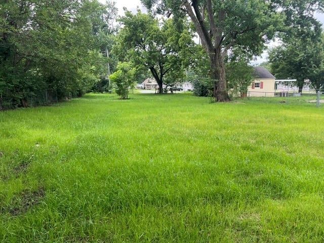 704 E 3rd St, Cameron, MO 64429