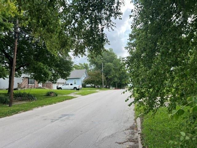 704 E 3rd St, Cameron, MO 64429