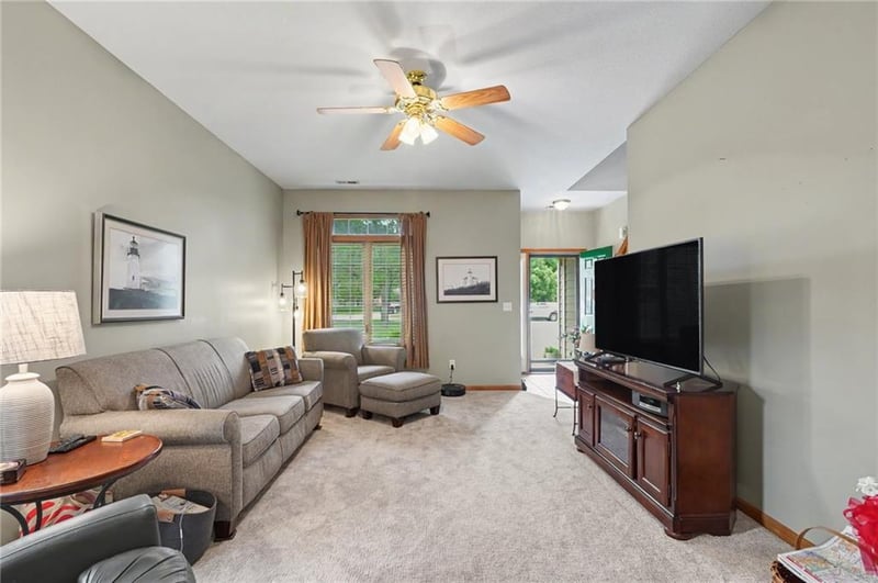 2719 Larkspur Ct, Lawrence, KS 66047