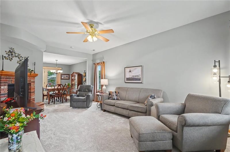 2719 Larkspur Ct, Lawrence, KS 66047