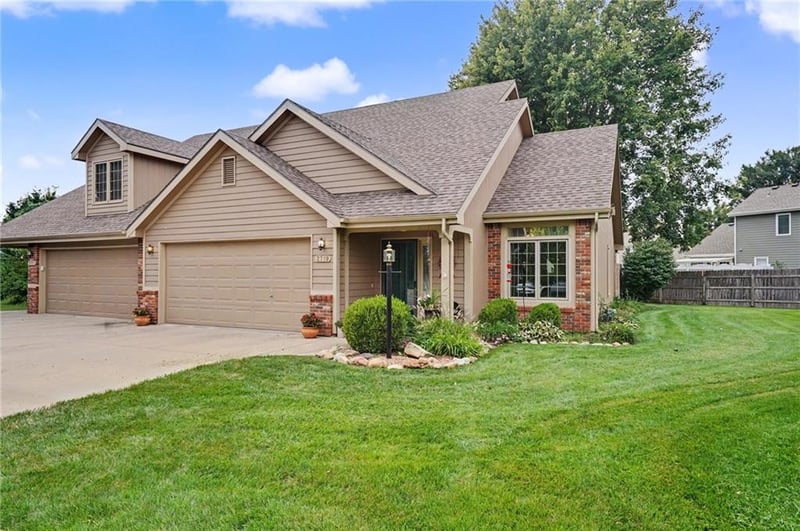 2719 Larkspur Ct, Lawrence, KS 66047