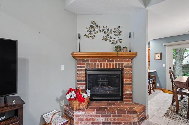 2719 Larkspur Ct, Lawrence, KS 66047