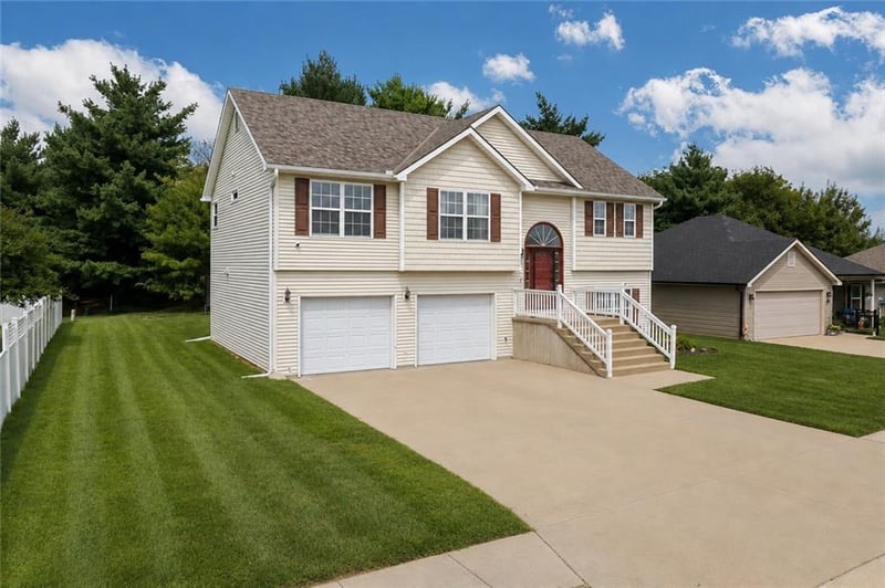 2603 Meadow Ridge Dr, St Joseph, MO 64504