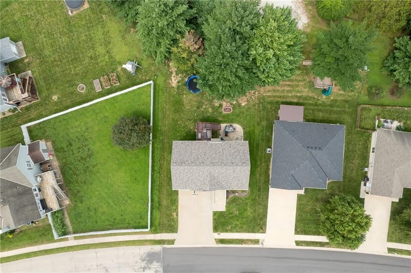 2603 Meadow Ridge Dr, St Joseph, MO 64504