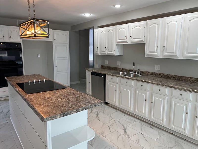 2910 Karnes Rd, St Joseph, MO 64506
