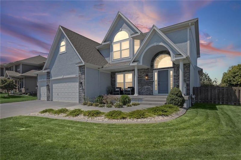 2818 NE Wood Creek Ln, Lee's Summit, MO 64086