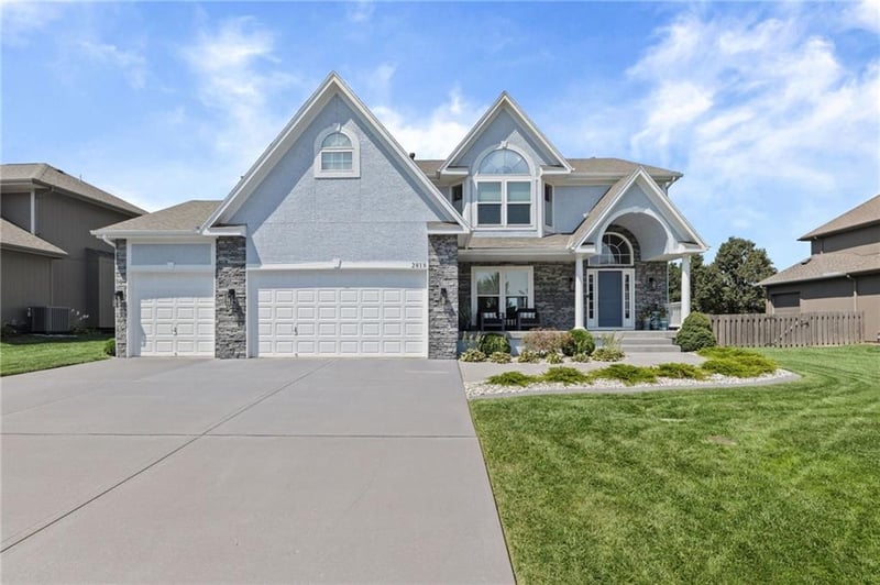 2818 NE Wood Creek Ln, Lee's Summit, MO 64086