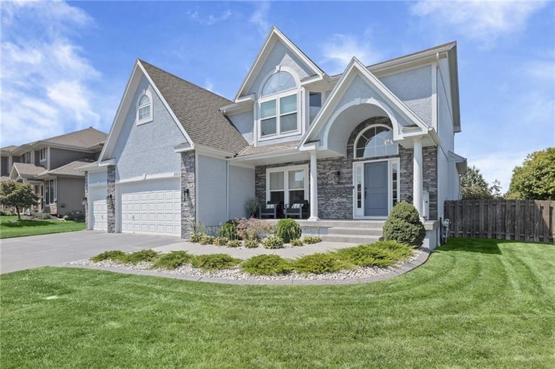 2818 NE Wood Creek Ln, Lee's Summit, MO 64086