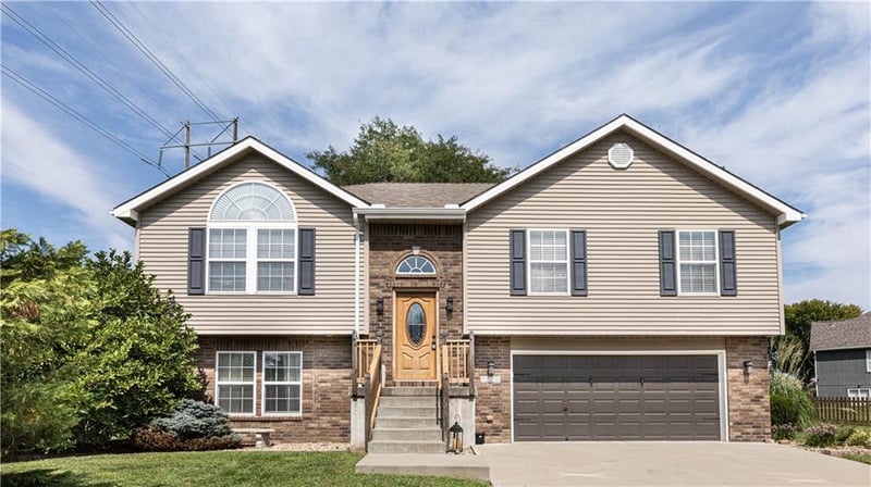 1508 NW Pond Ave, Grain Valley, MO 64029