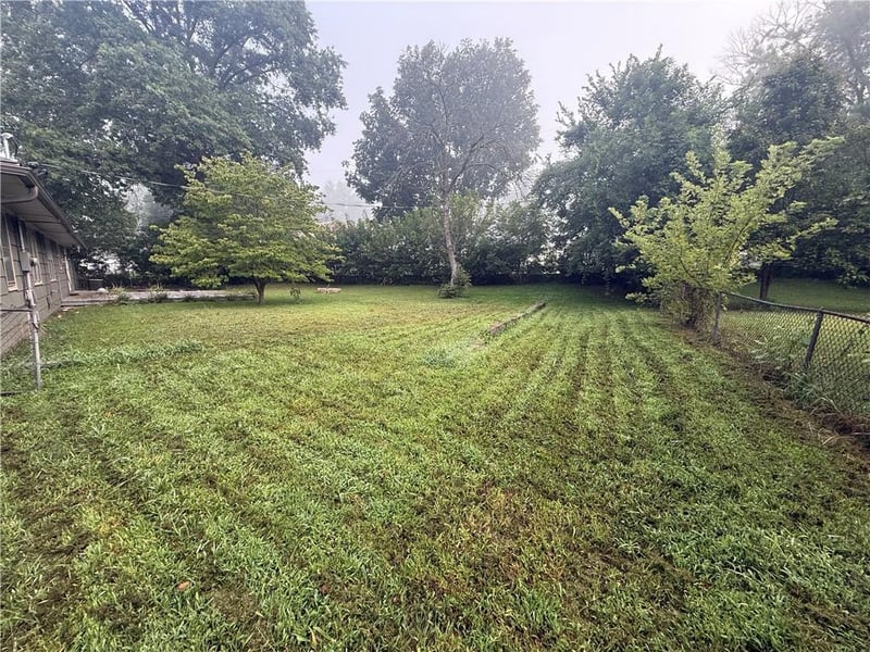 7020 Verde Dr, Kansas City, KS 66109