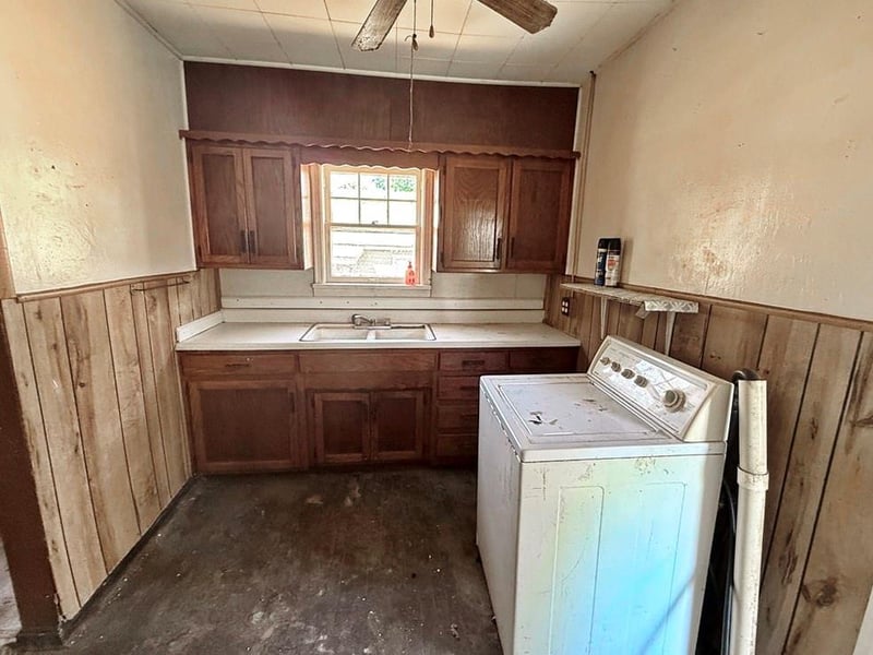 121 W Lafayette St, El Dorado Springs, MO 64744