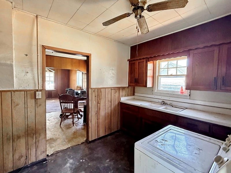 121 W Lafayette St, El Dorado Springs, MO 64744