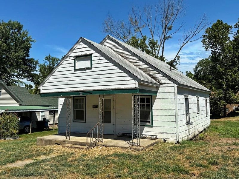 121 W Lafayette St, El Dorado Springs, MO 64744