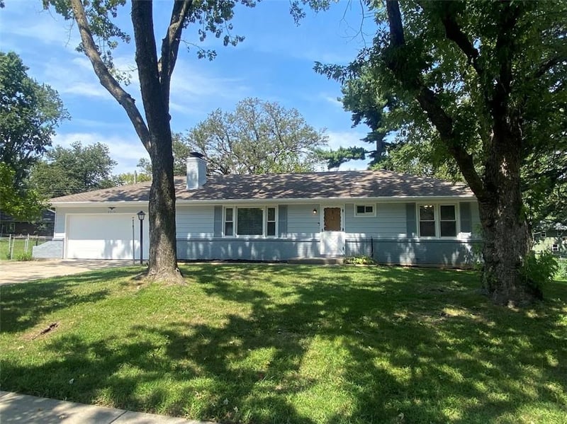 8910 W 48th St, Merriam, KS 66203