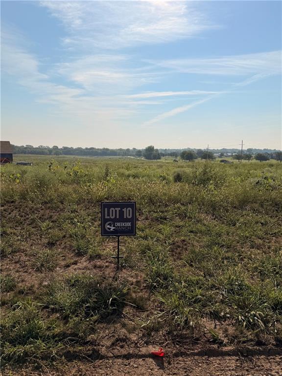 1065 Aria Dr, Raymore, MO 64083