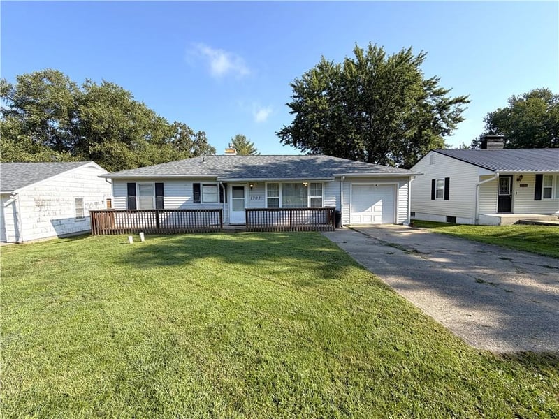 1703 Rosewood Ln, Chillicothe, MO 64601