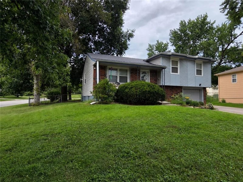 5200 NE 56th Pl, Kansas City, MO 64119